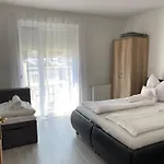 Familia Apartmanhaz Apartament