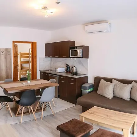 Familia Apartmanhaz * Sárvár