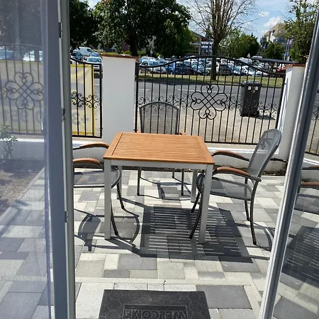 Familia Apartmanhaz *